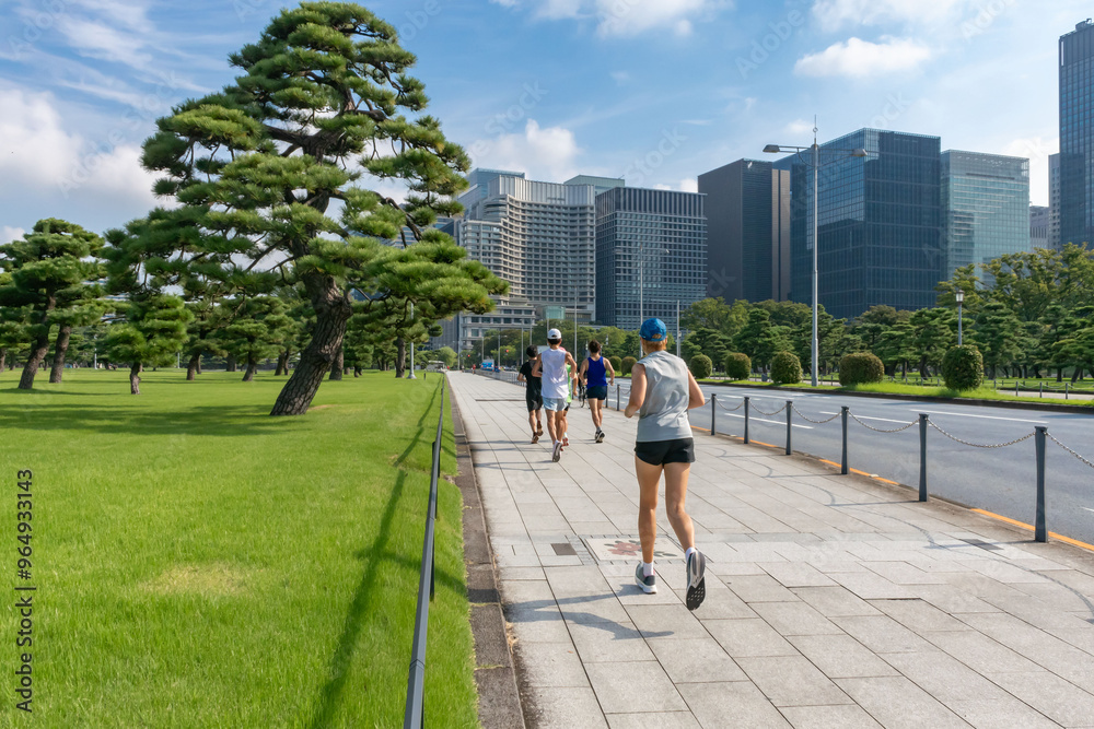 東京都千代田区皇居の外周を走る皇居ランニング